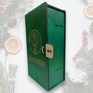Lézervágott Jgermeister Tartó Ajándékdoboz, Könyv Formában (16x8x26 cm) - otthon & életmód - konyhafelszerelés, tálalás - italos kellékek - italtartó - Meska.hu