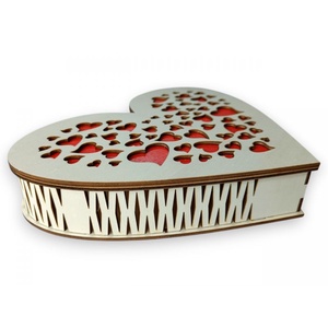 Lézervágott szív alakú ajándék doboz, 25x20x5cm - esküvő - emlék & ajándék - doboz - Meska.hu