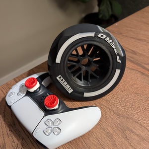 Forma 1 Pirelli kerék kontroller tartó - otthon & életmód - tárolás & rendszerezés - kontroller tartók - Meska.hu