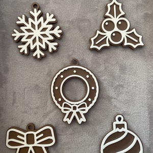 Karácsonyi mézeskalács hatású díszek (5 db variálható csomag) - karácsony - karácsonyi lakásdekoráció - karácsonyfadíszek - Meska.hu