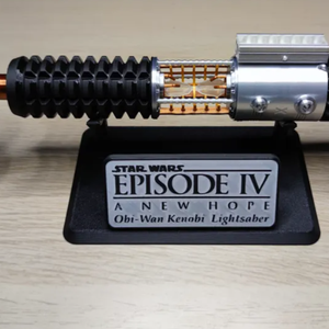 Obi-Wan Kenobi fénykard replika  Egy új remény  kinyitható kristálykamrával, állvánnyal - otthon & életmód - dekoráció - dísztárgy - Meska.hu