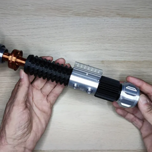 Obi-Wan Kenobi fénykard replika  Egy új remény  kinyitható kristálykamrával, állvánnyal - otthon & életmód - dekoráció - dísztárgy - Meska.hu