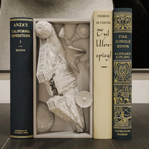 Ezeréves sólyom könyvtámasz - dioráma - Meska.hu