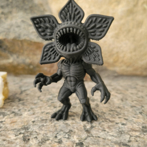 Stranger Things Demogorgonos gyüjtői Kinder Joy Funko figura tartó, 24 figurának - otthon & életmód - dekoráció - asztal és polc dekoráció - díszdoboz - Meska.hu