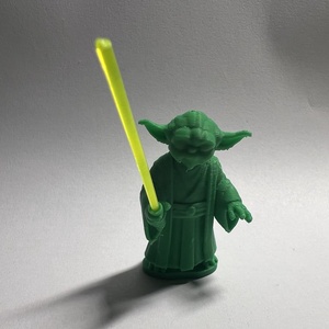 Master Yoda minifigura  világító fénykarddal, Kellékek & szerszámok, Dekorációs kellékek, Figurák, Újrahasznosított alapanyagból készült termékek, MESKA