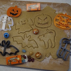 Halloween sütemény kiszúró formák - otthon & életmód - dekoráció - halloween - halloweeni sütikiszúrók - Meska.hu