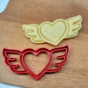 Szárnyaló szív - Valentin sütemény kiszúró forma - otthon & életmód - konyhafelszerelés, tálalás - sütés, főzés - sütikiszúró - Meska.hu