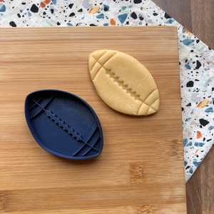 Amerikai focilabda formájú sütikiszúró  - Meska.hu