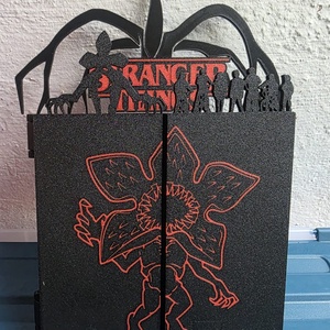 Stranger Things - Kinder Joy / Funko figura stand / tartó / gyűjtői polc - Meska.hu