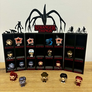 Stranger Things - Kinder Joy / Funko figura stand / tartó / gyűjtői polc, Otthon & Életmód, Dekoráció, Asztal és polc dekoráció, Dekorációs tál, tartó, , MESKA
