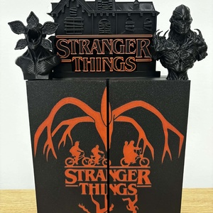 Stranger Things - Kinder Joy / Funko figura stand / tartó / gyűjtői polc - Meska.hu