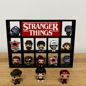 Stranger Things - Kinder Joy / Funko figura stand / tartó / gyűjtői polc, Otthon & Életmód, Dekoráció, Asztal és polc dekoráció, Dekorációs tál, tartó, , MESKA