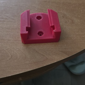 Fali tartó Milwaukee M18 akkumulátorokhoz.  - kellékek & szerszámok - szerszámok, eszközök - egyéb szerszám, eszköz - Meska.hu