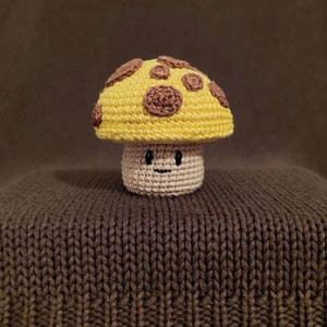 Sun-shroom amigurumi, Játék & Sport, Plüssállat & Játékfigura, Plüss zöldség, gyümölcs, Horgolás, MESKA