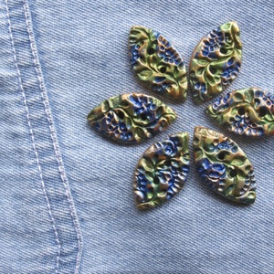 6db csillogó színes handmade ékszergomb, virágszirom alakú, több színben  - kellékek & szerszámok - dekorációs kellékek - Meska.hu