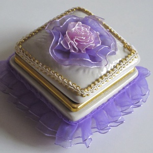 ékszerdoboz, ajándékdoboz, kerámia szelence, organza és zsinór díszítéssel - ékszer - ékszertartó - ékszerdoboz - Meska.hu