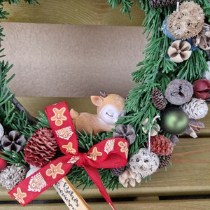 Őzikés piros fenyő kopogtató - karácsony - karácsonyi lakásdekoráció - karácsonyi ajtódíszek - Meska.hu