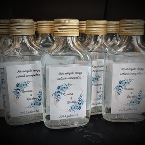 Esküvői ajándék kis pálinkás  üveg, köszönő ajándék vagy ,,ültetőkártya - esküvő - emlék & ajándék - köszönőajándék - Meska.hu