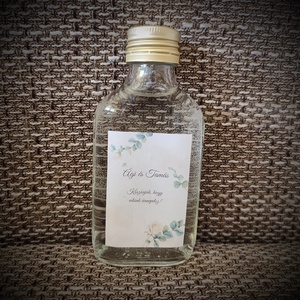 Esküvői ajándék kis pálinkás  üveg, köszönő ajándék vagy ,,ültetőkártya - esküvő - emlék & ajándék - köszönőajándék - Meska.hu