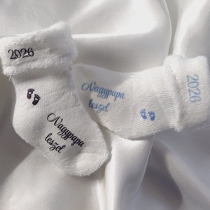 Egyedi tervezésű, cuki baba bejelentő zokni, ,,Nagymama leszel - baba - mama - babaemlékek - bababejelentők - Meska.hu