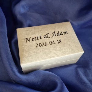 Egyedi névre szóló gyűrűtartó doboz - esküvő - kiegészítők - gyűrűtartó & gyűrűpárna - Meska.hu