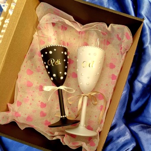 Prémium gyöngyös pezsgőspohár vagy borospohár szett esküvőre, születésnapra ajándékdobozban - esküvő - emlék & ajándék - nászajándék - esküvői pohár, pohárszett - Meska.hu