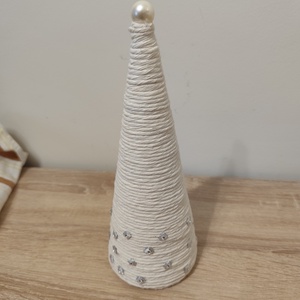 Fenyőfa dísz és makramé  - karácsony - adventi díszek - adventi asztaldísz - Meska.hu