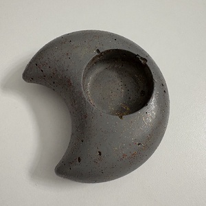 Hold formájú beton mécsestartó - Meska.hu