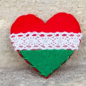 Szivecske kokárda - Meska.hu Szivecske kokárda - Meska.hu