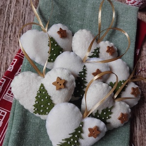 Zöld fenyős szivecskék karácsonyfadísz szett - Meska.hu