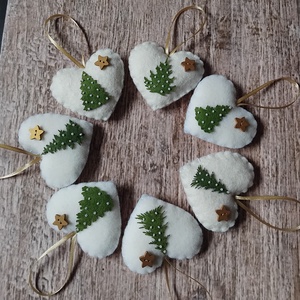 Zöld fenyős szivecskék karácsonyfadísz szett - karácsony - karácsonyi lakásdekoráció - karácsonyfadíszek - Meska.hu