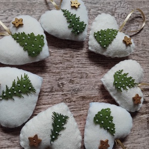 Zöld fenyős szivecskék karácsonyfadísz szett - karácsony - karácsonyi lakásdekoráció - karácsonyfadíszek - Meska.hu