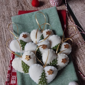 Zöld fenyős szivecskék karácsonyfadísz szett - karácsony - karácsonyi lakásdekoráció - karácsonyfadíszek - Meska.hu