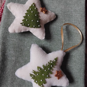 Zöld fenyős csillagok - karácsony - karácsonyi lakásdekoráció - karácsonyfadíszek - Meska.hu