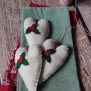 Karácsonyi szivecskék - karácsony - karácsonyi lakásdekoráció - karácsonyfadíszek - Meska.hu