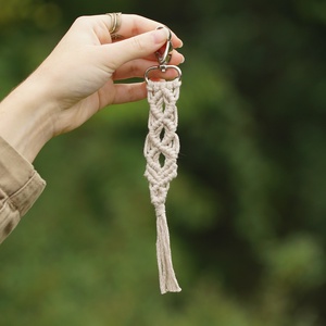 Makramé táskadísz, kulcstartó - táska & tok - kulcstartó & táskadísz - táskadísz - Meska.hu