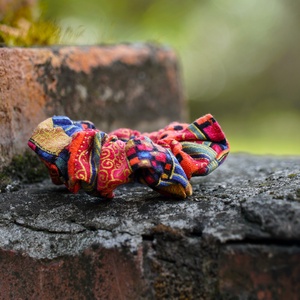 Piros mintás újrahasznosított hajgumi / mini méretű scrunchie - ruha & divat - hajdísz & hajcsat - hajgumi - Meska.hu