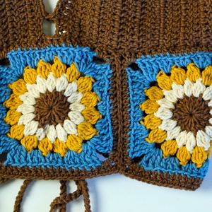 Napraforgós horgolt top, Fűzős horgolt nyári felső, Virágos horgolt croptop - ruha & divat - női ruha - top - Meska.hu