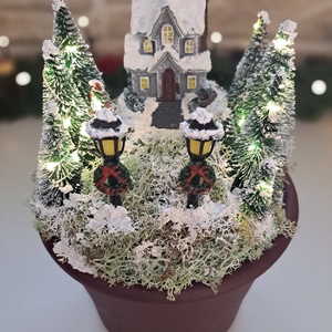 Karácsonyi asztaldísz - házikó bordó cserépben - karácsony - karácsonyi lakásdekoráció - karácsonyi falu, házikó - Meska.hu