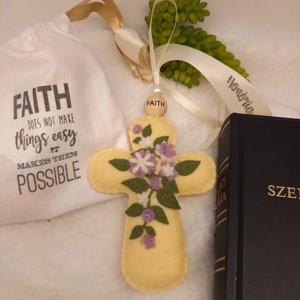 Kereszt, filc virágokkal-Bibliai igés zsákban-FAITH-sárga - otthon & életmód - vallás - kereszt - Meska.hu