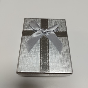 Fehér lávakő karkötő tibeti gömbbel - ékszer - karkötő - ásványkarkötő - Meska.hu