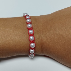 Piros védelmező karkötő - ékszer - karkötő - gyöngyös karkötő - Meska.hu