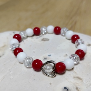 LÁNG ÉS CSEND vörös koral ásvány, fehér howlit és hegyikristály karkötő díszdobozban - Meska.hu