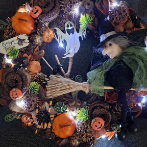 Halloweeni ajtódísz boszival - otthon & életmód - dekoráció - halloween - halloweeni ajtódíszek és ablakdíszek - Meska.hu