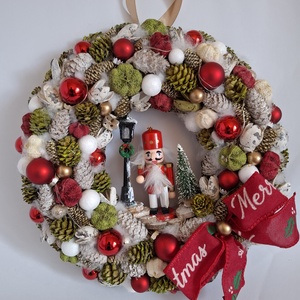 Karácsonyi ajtódísz diótörővel - karácsony - karácsonyi lakásdekoráció - karácsonyi ajtódíszek - Meska.hu