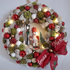 Karácsonyi ajtódísz diótörővel - karácsony - karácsonyi lakásdekoráció - karácsonyi ajtódíszek - Meska.hu