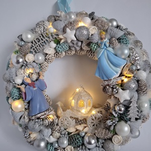 Karácsonyi kopogtató Hamupipőkével - karácsony - karácsonyi lakásdekoráció - karácsonyi ajtódíszek - Meska.hu