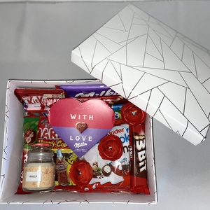 Lányos édességbox - élelmiszer - gourmet ajándékcsomag - Meska.hu