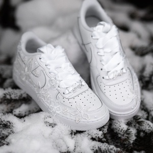 Egyedi, kézzel készült hímzett esküvői sneaker - esküvő - cipő és cipőklipsz - Meska.hu