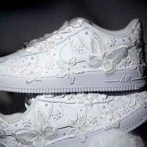 Egyedi, kézzel készült hímzett esküvői sneaker - esküvő - cipő és cipőklipsz - Meska.hu